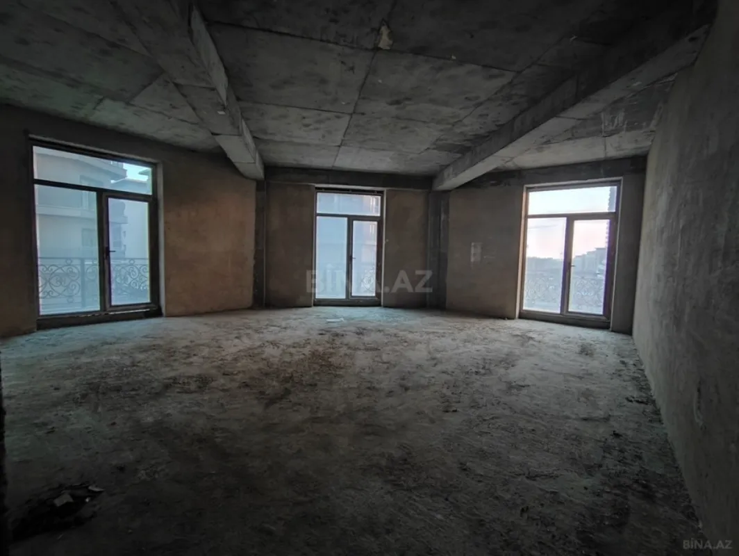 Satılır 4 otaqlı mənzil 209 m²