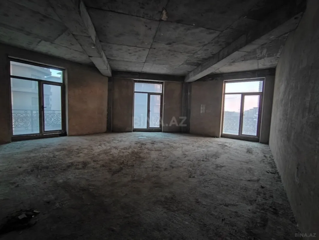 Satılır 4 otaqlı mənzil 209 m²