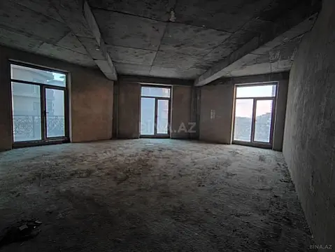 Satılır 4 otaqlı mənzil 209 m²