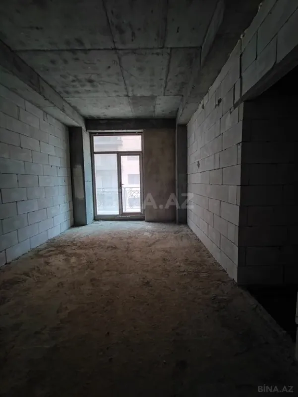 Satılır 4 otaqlı mənzil 209 m²