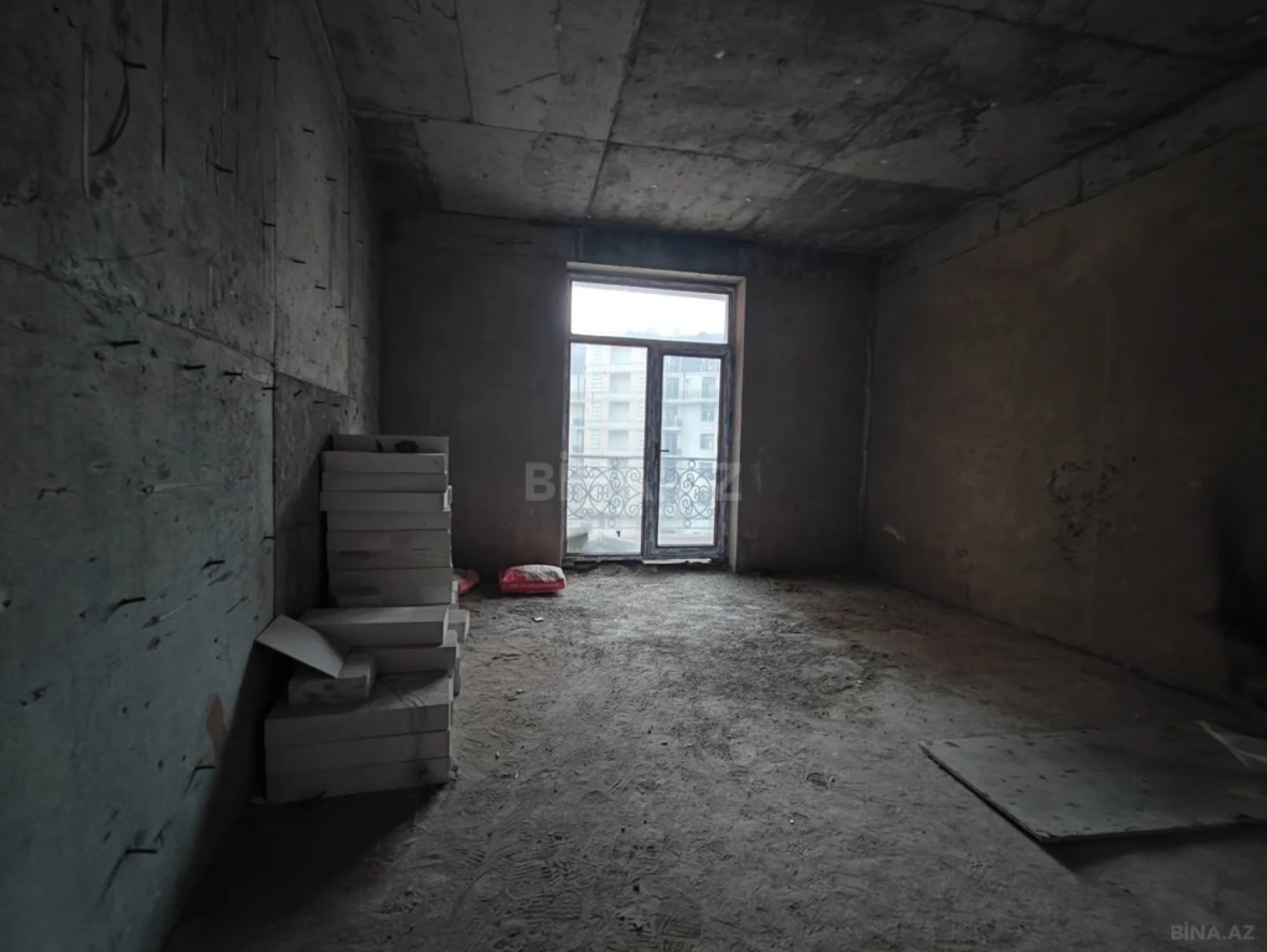 Satılır 4 otaqlı mənzil 209 m²