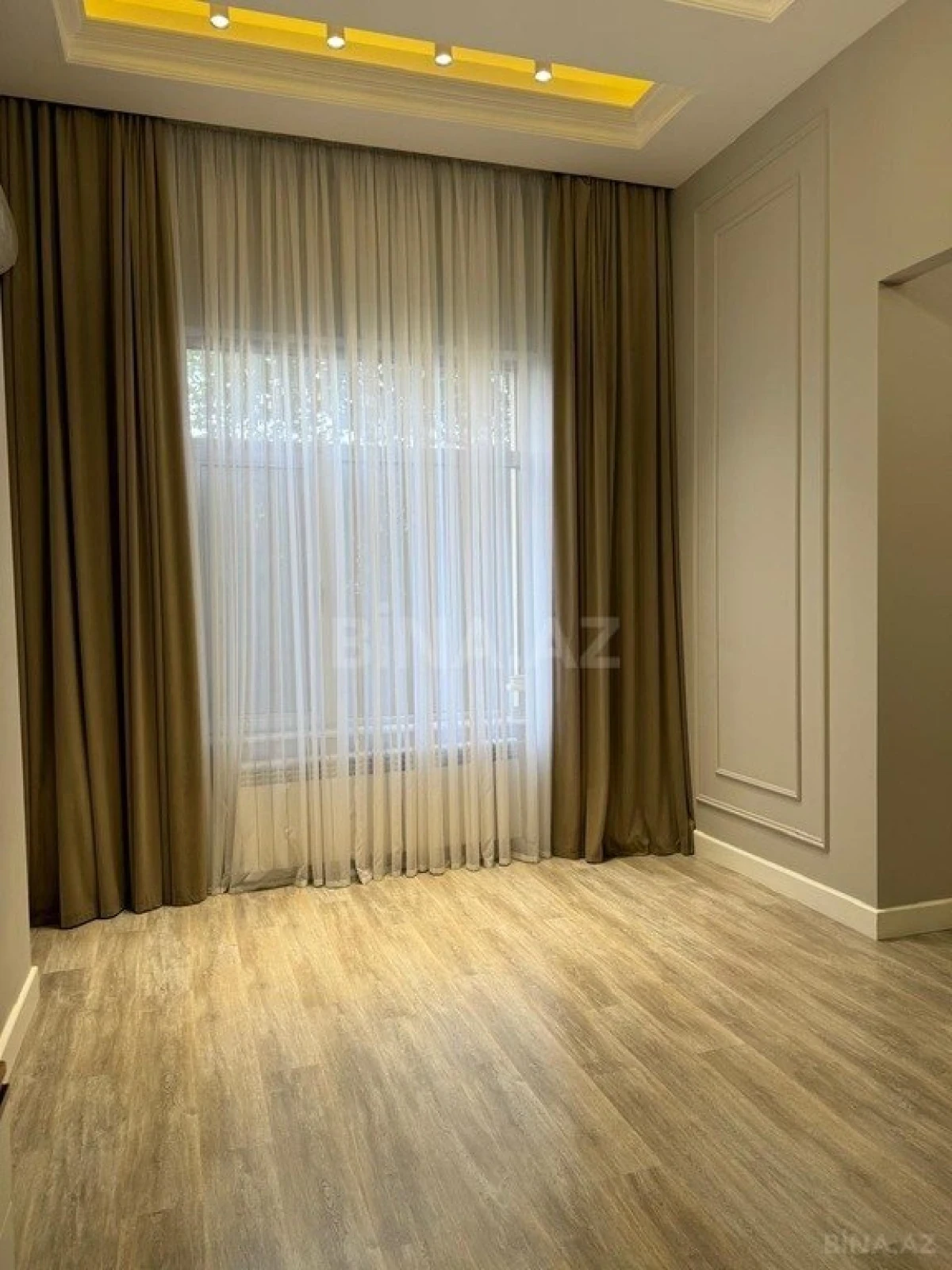 Satılır 3 otaqlı mənzil 130 m²
