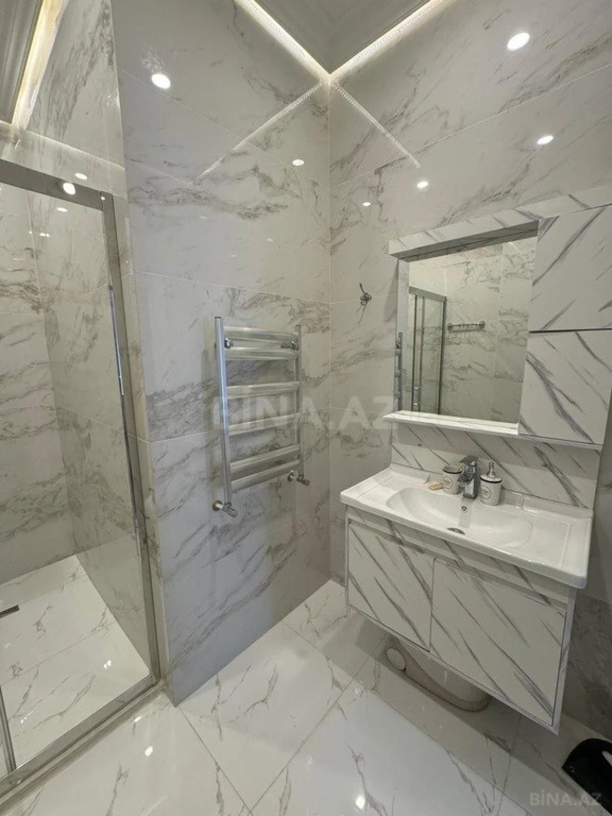 Satılır 3 otaqlı mənzil 130 m²