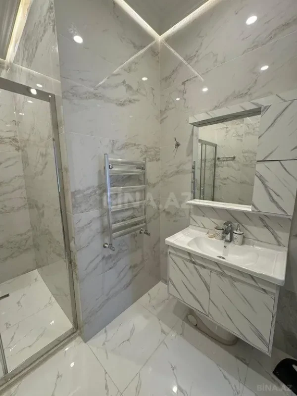 Satılır 3 otaqlı mənzil 130 m²