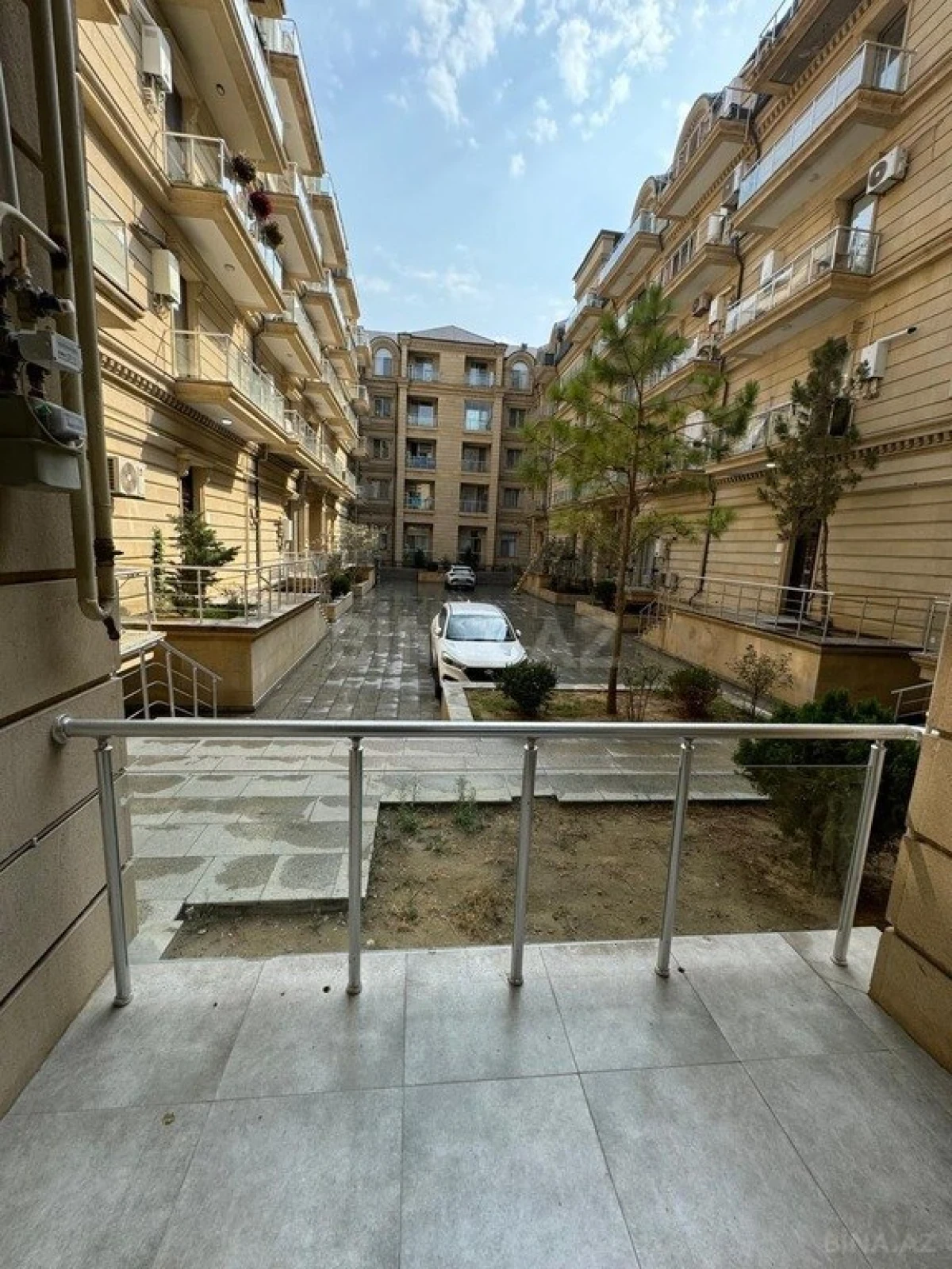 Satılır 3 otaqlı mənzil 130 m²