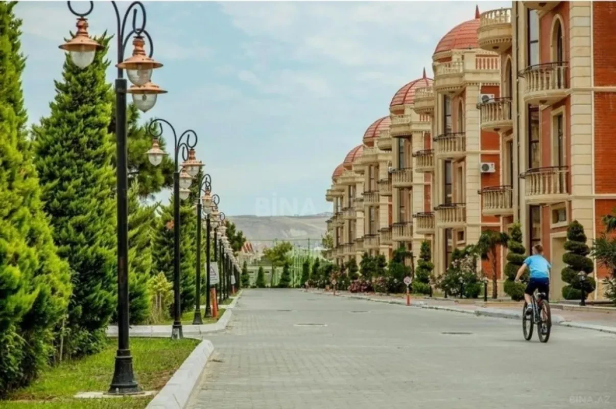 Satılır 3 otaqlı mənzil 130 m²