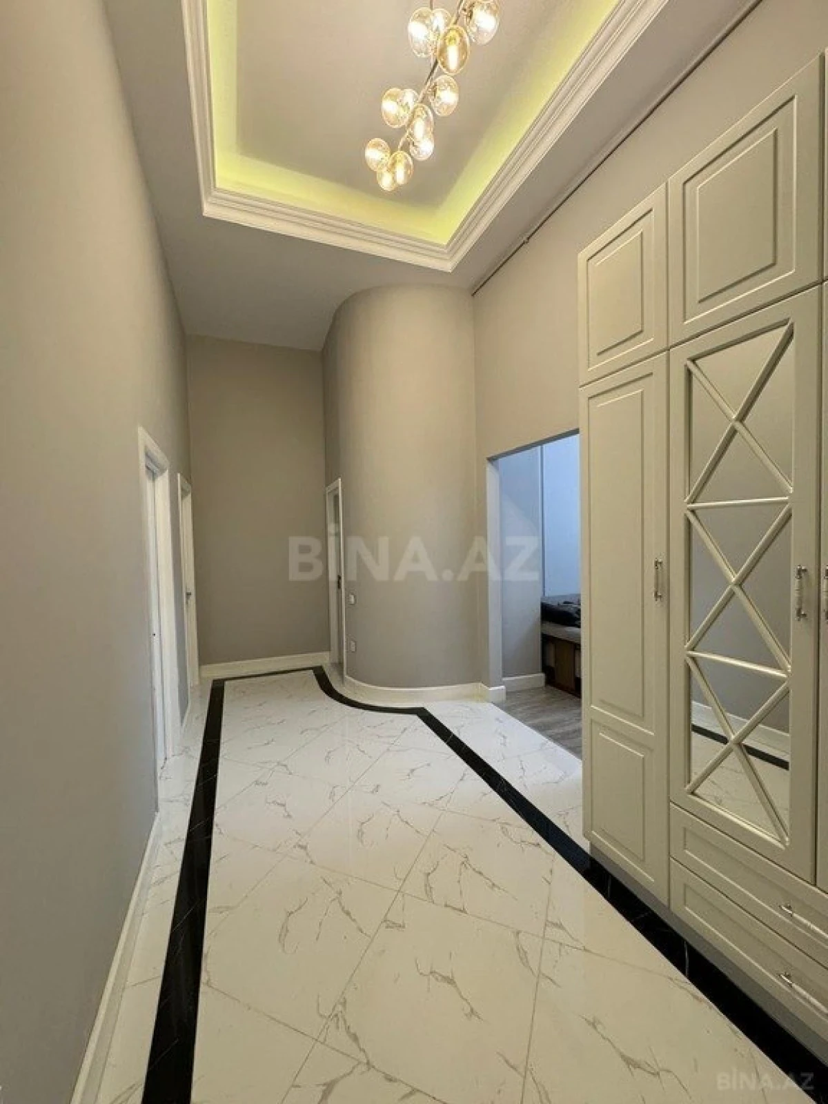 Satılır 3 otaqlı mənzil 130 m²
