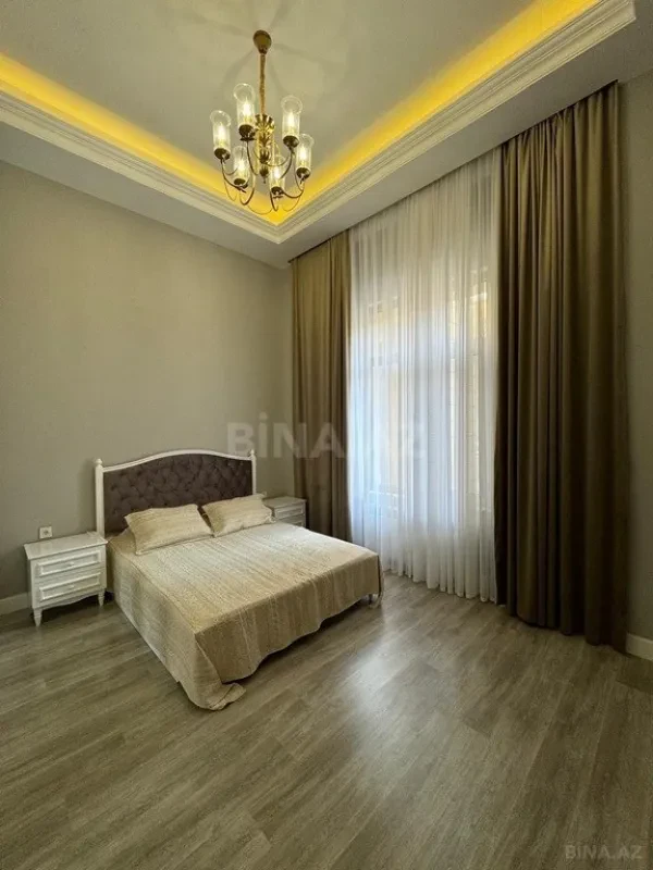 Satılır 3 otaqlı mənzil 130 m²