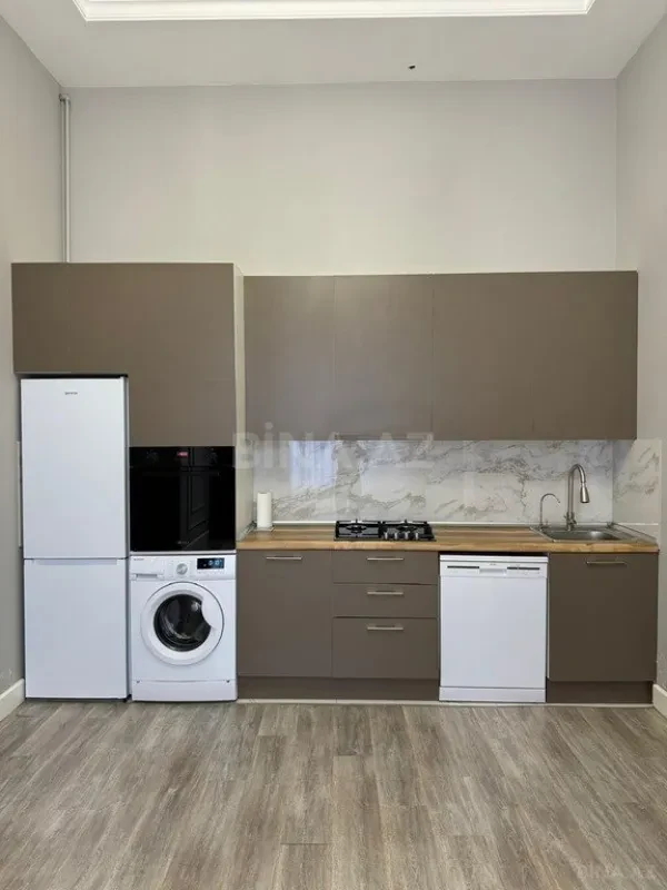 Satılır 3 otaqlı mənzil 130 m²