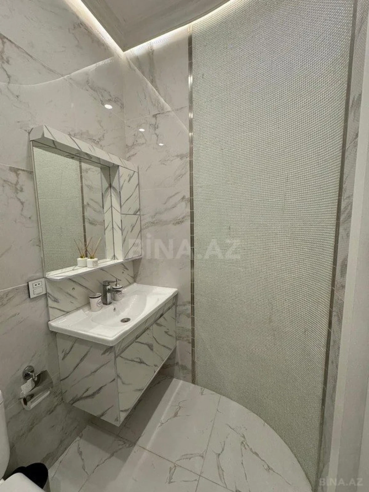 Satılır 3 otaqlı mənzil 130 m²