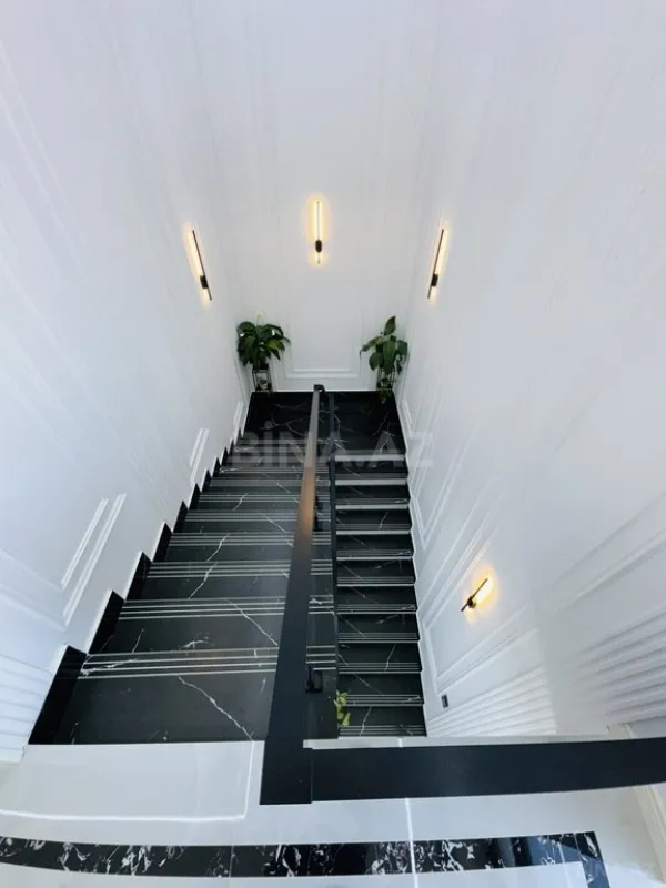 Kirayə verilir 5 otaqlı həyət evi 240 m²