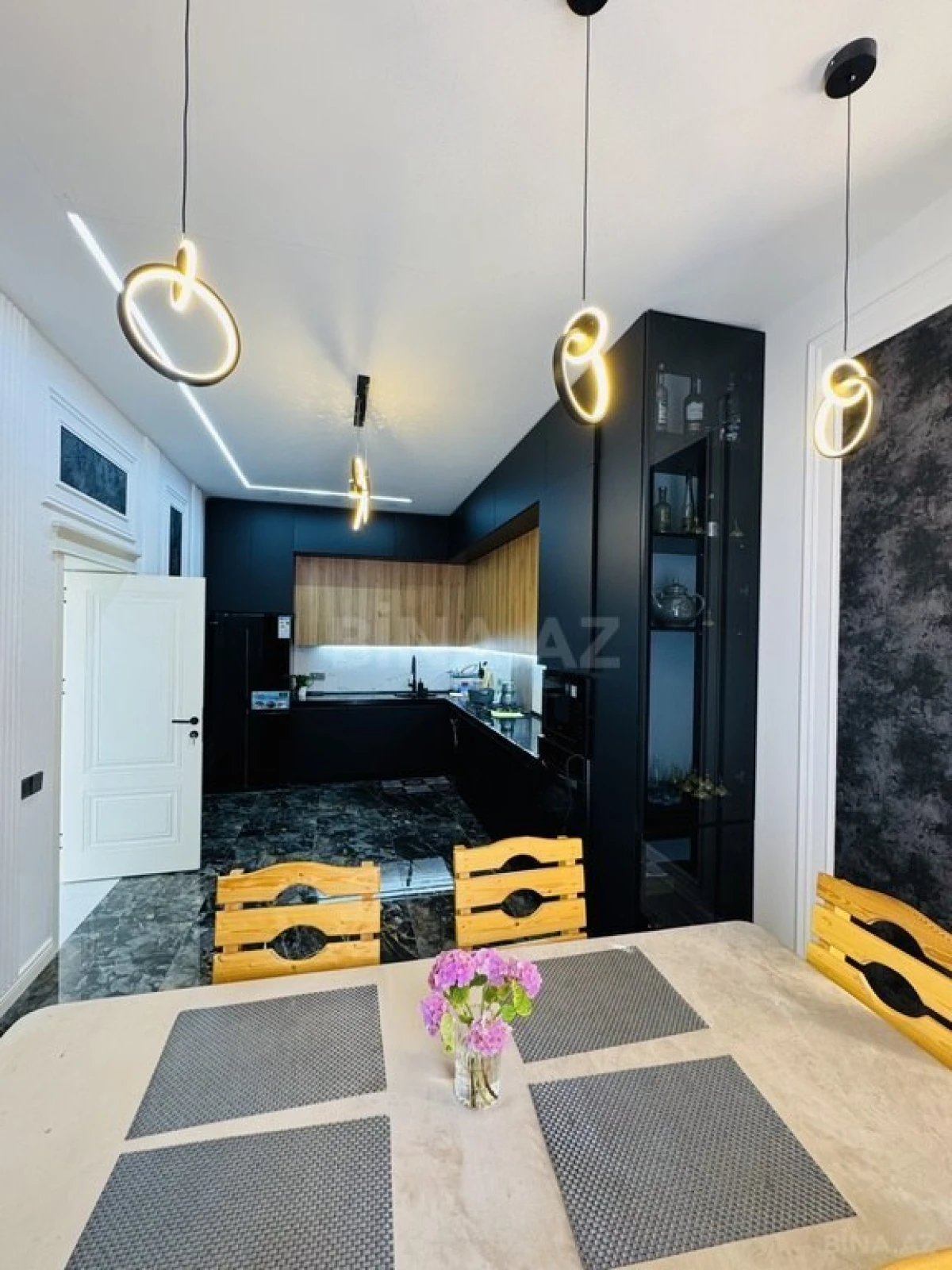 Kirayə verilir 5 otaqlı həyət evi 240 m²