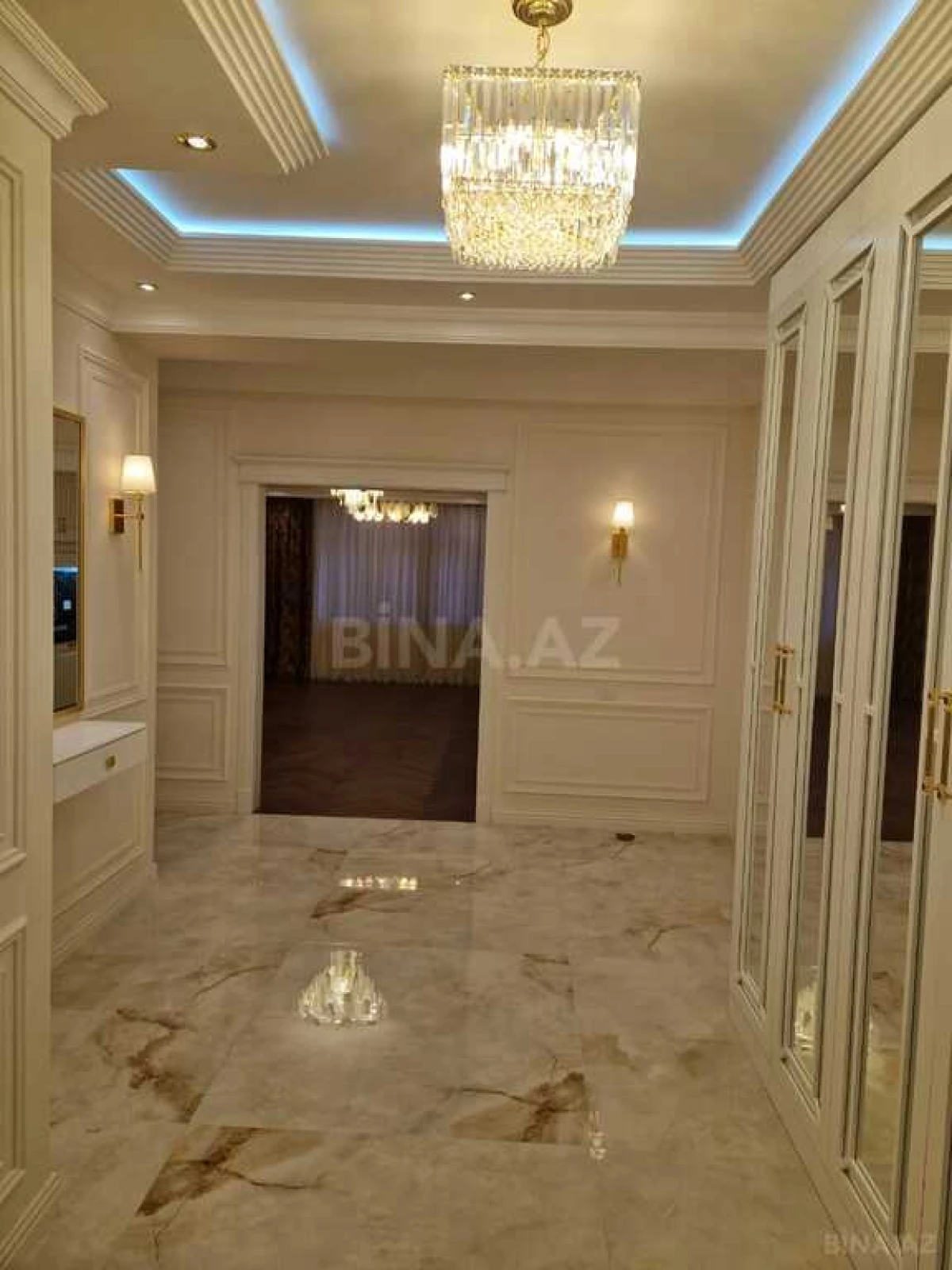 Satılır 3 otaqlı mənzil 108 m²