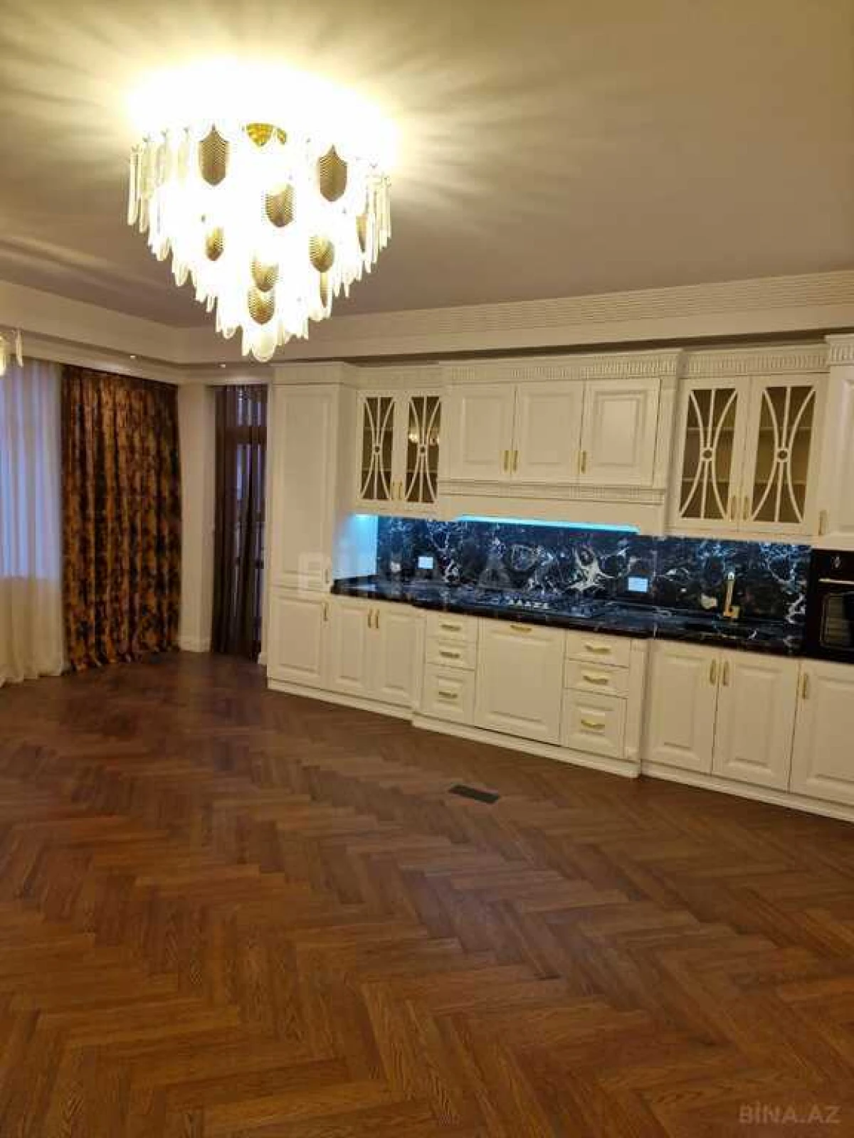 Satılır 3 otaqlı mənzil 108 m²