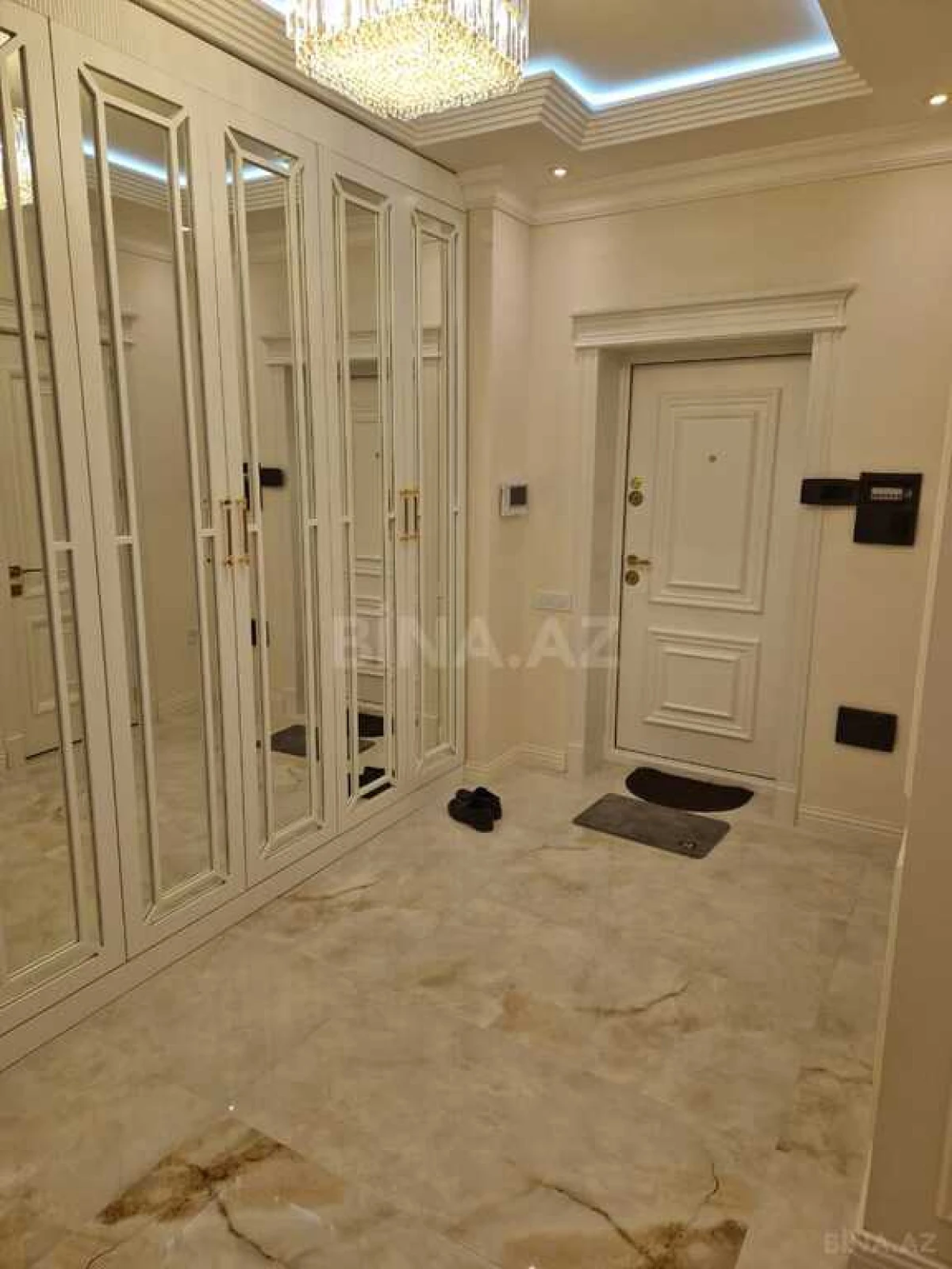 Satılır 3 otaqlı mənzil 108 m²