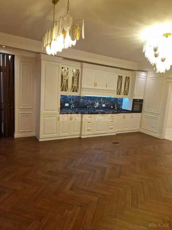 Satılır 3 otaqlı mənzil 108 m²