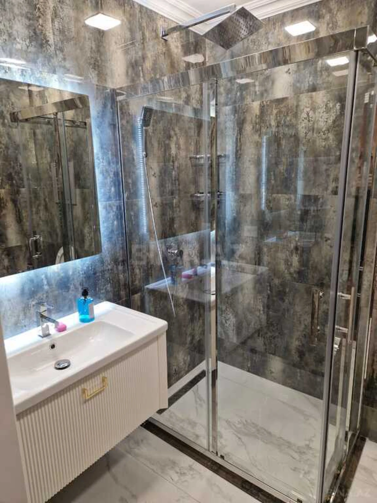 Satılır 3 otaqlı mənzil 108 m²