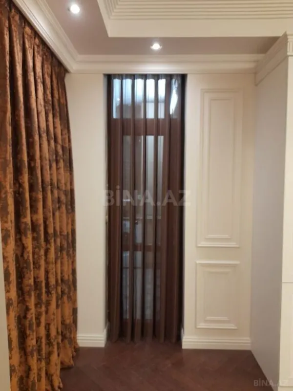 Satılır 3 otaqlı mənzil 108 m²