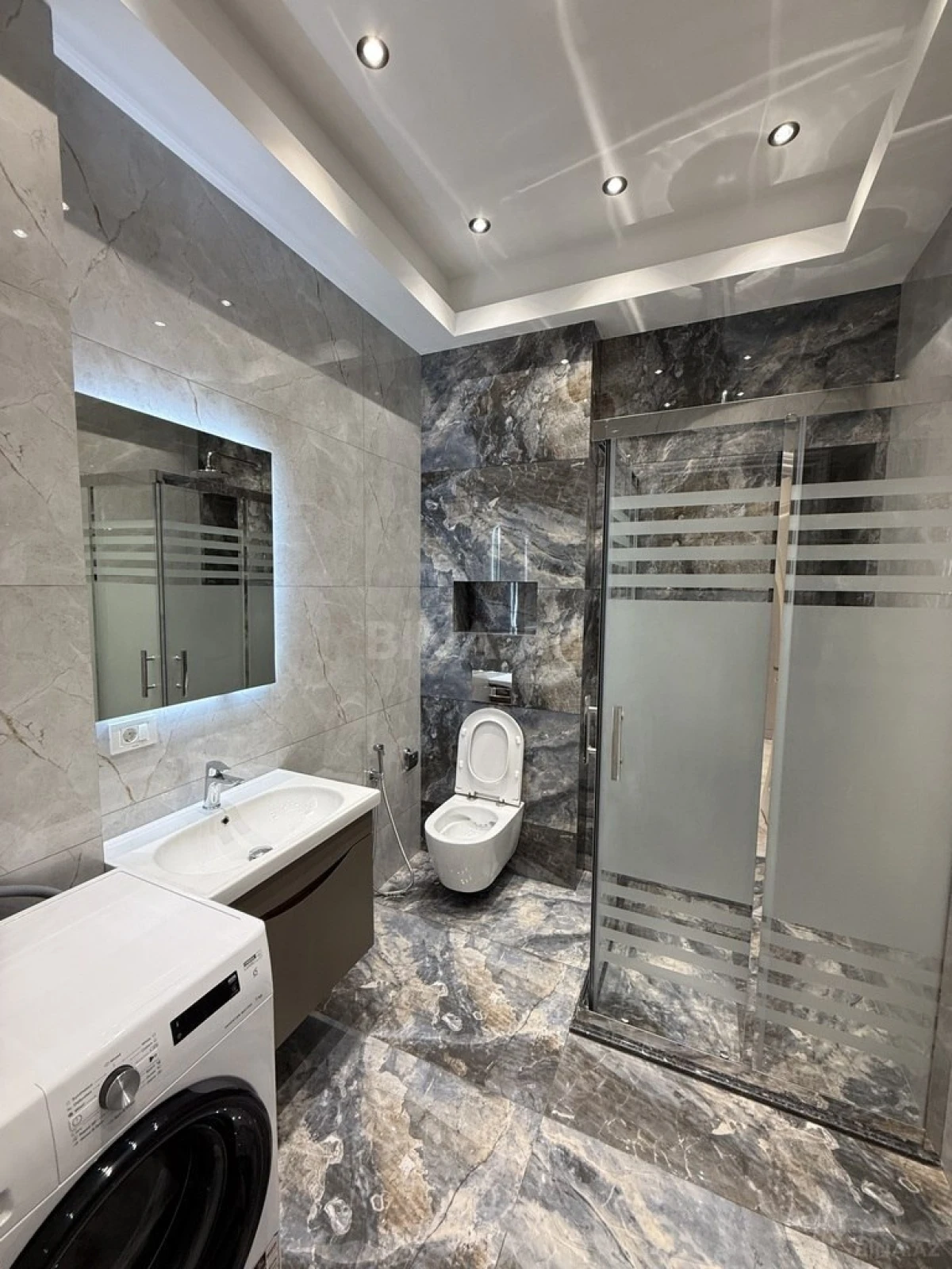 Satılır 2 otaqlı mənzil 68 m²