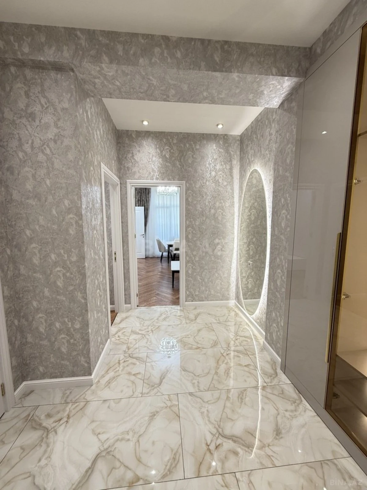 Satılır 2 otaqlı mənzil 68 m²