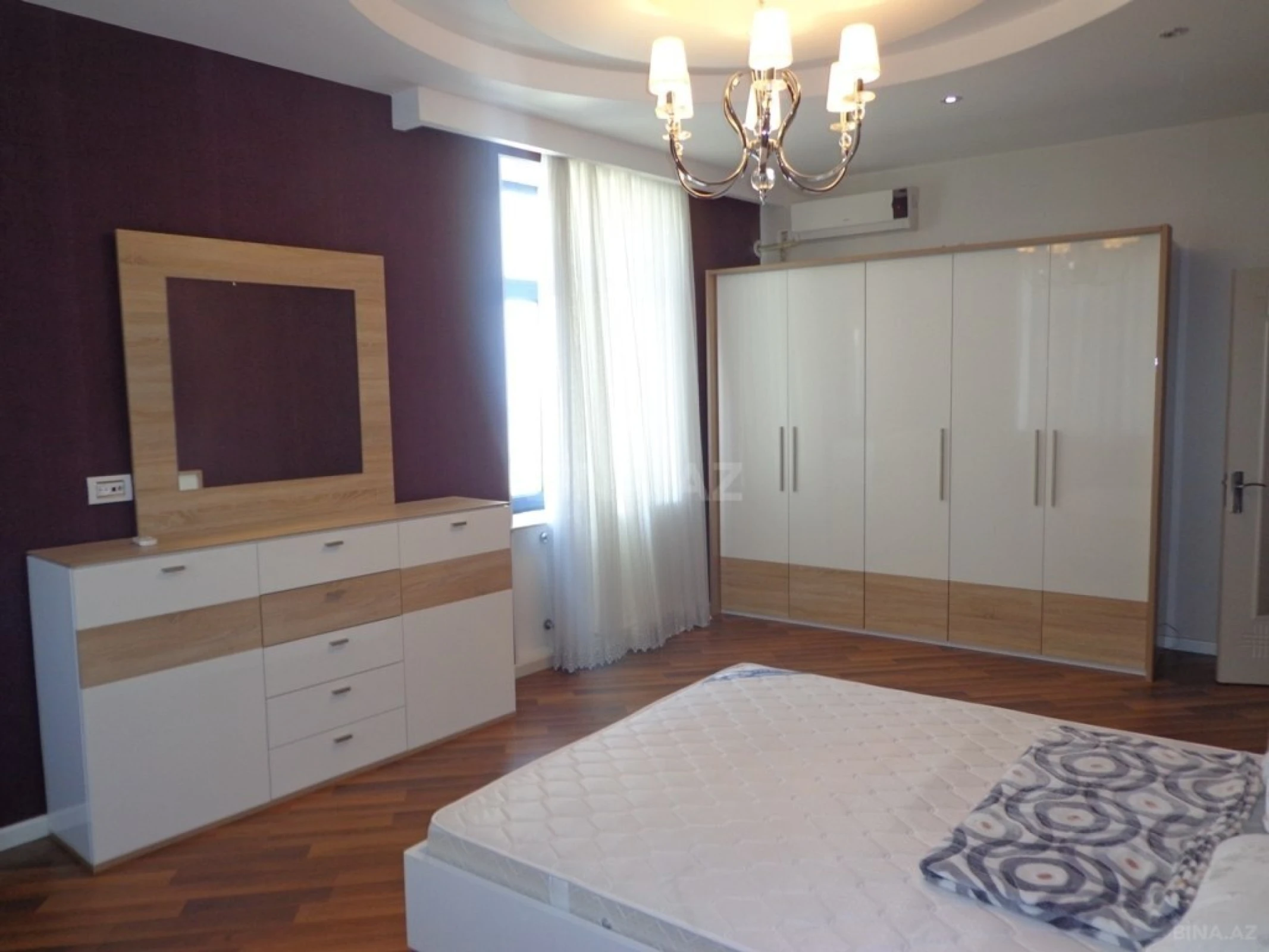 Kirayə verilir 3 otaqlı mənzil 140 m²