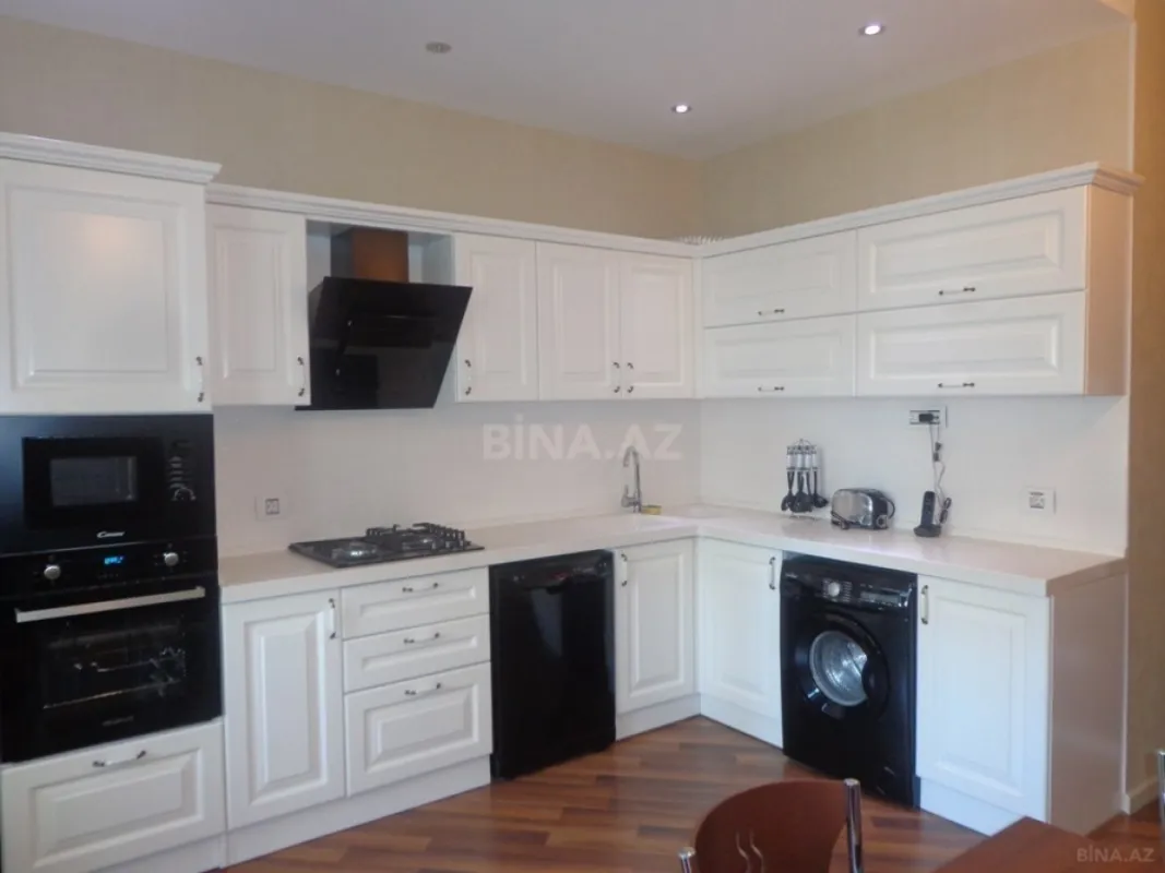 Kirayə verilir 3 otaqlı mənzil 140 m²