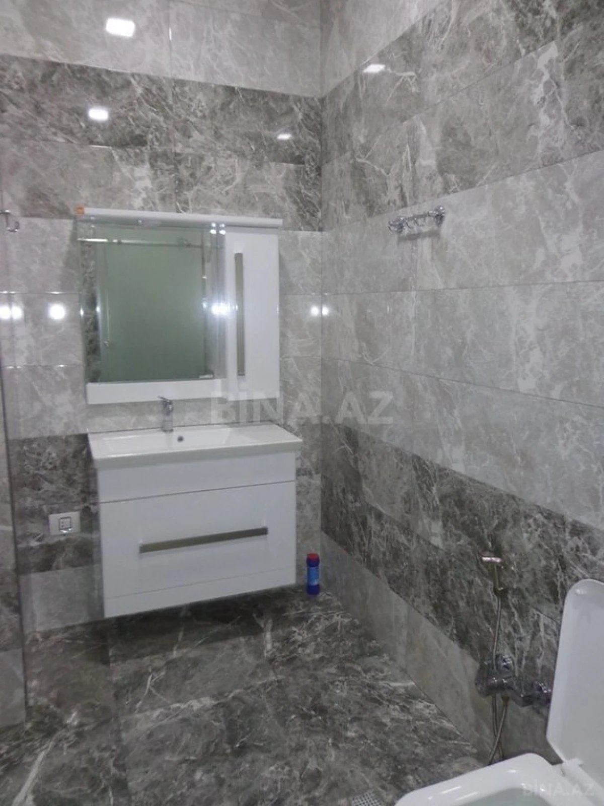 Kirayə verilir 3 otaqlı mənzil 140 m²