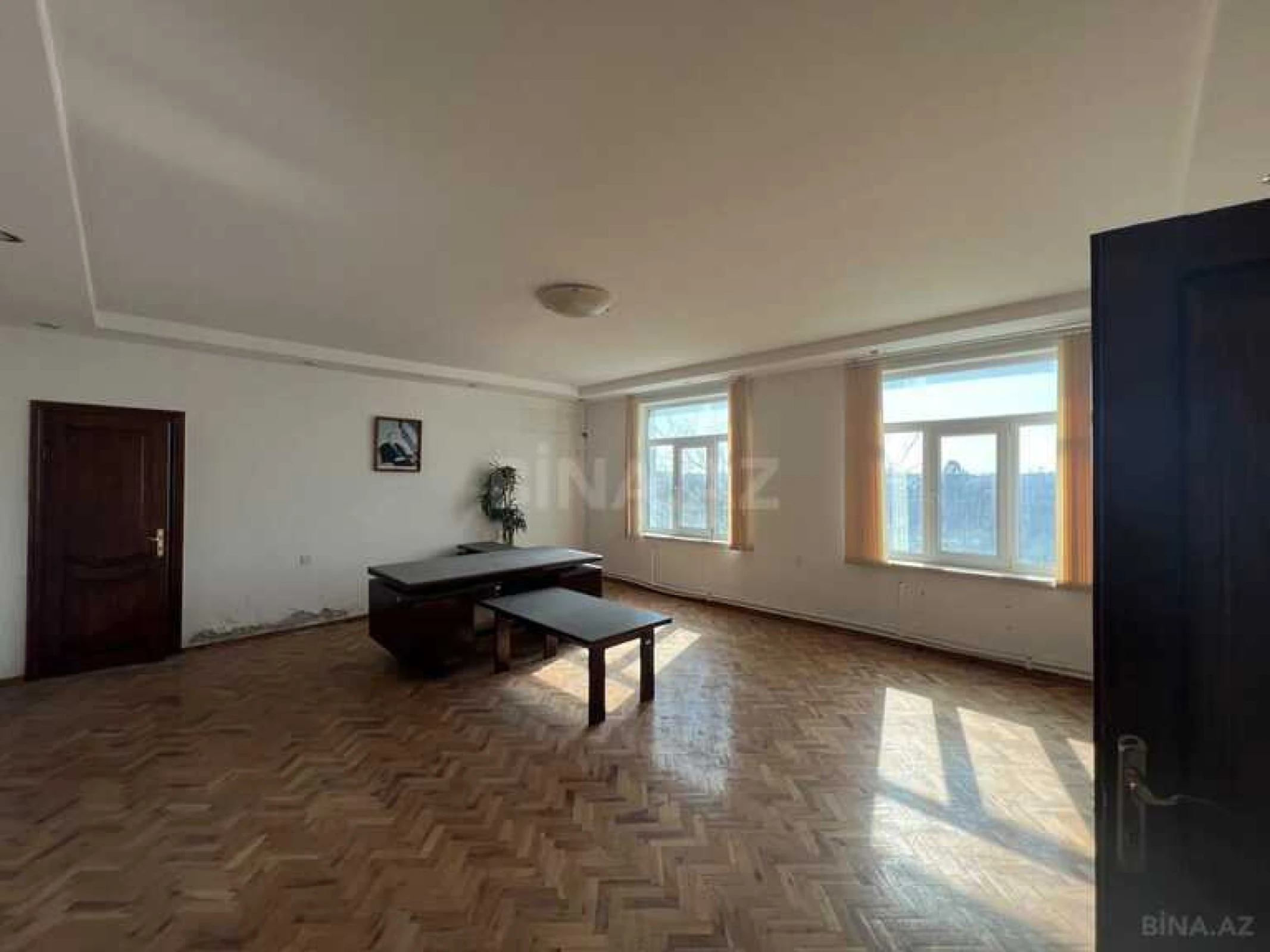 Kirayə verilir obyekt 1028 m²