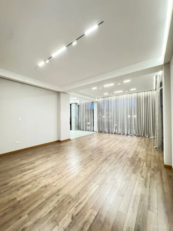Satılır 6 otaqlı həyət evi 500 m²