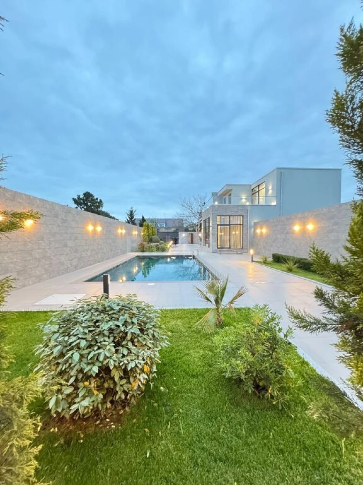 Satılır 6 otaqlı həyət evi 500 m²