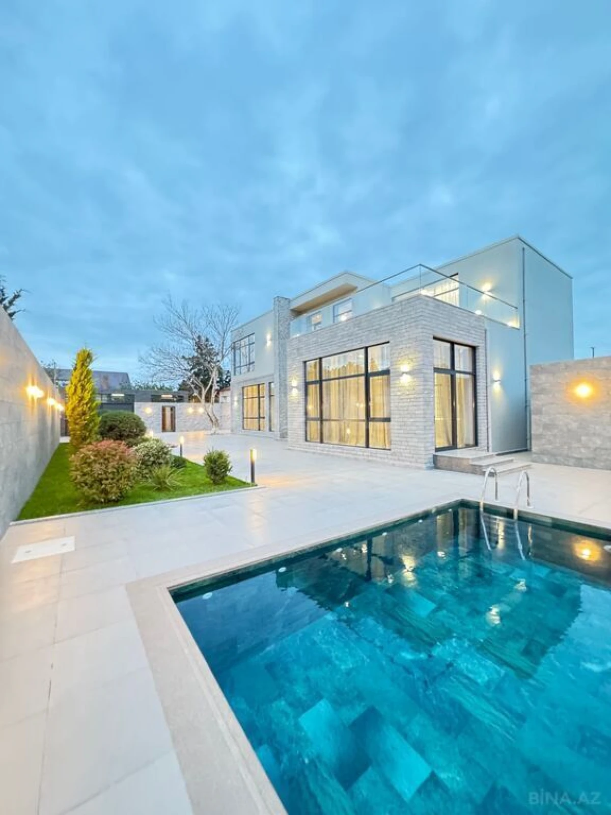 Satılır 6 otaqlı həyət evi 500 m²