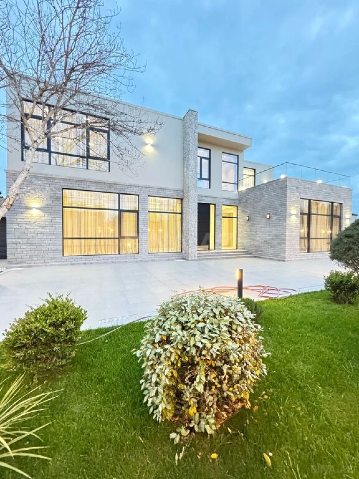 Satılır 6 otaqlı həyət evi 500 m²
