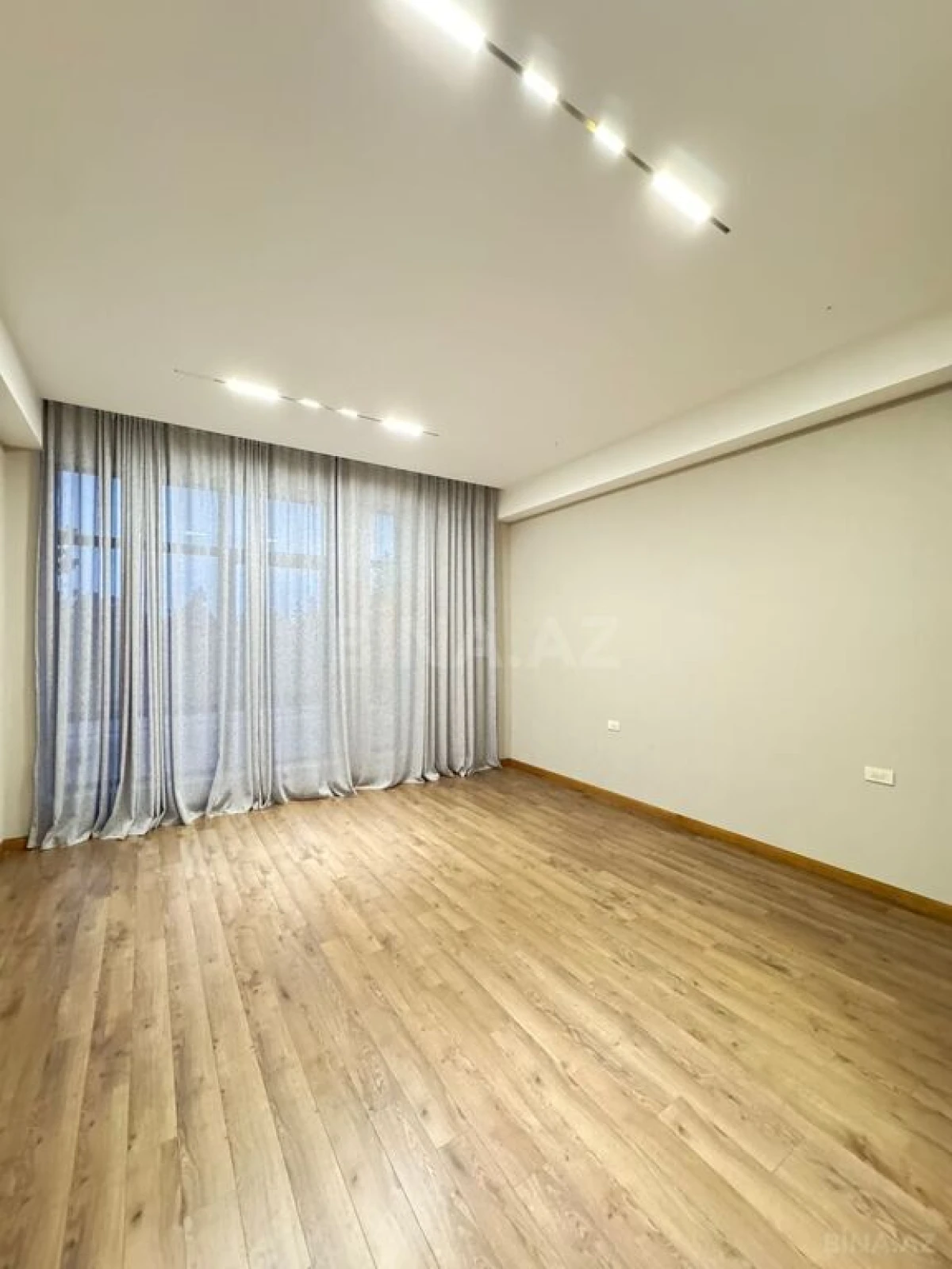Satılır 6 otaqlı həyət evi 500 m²