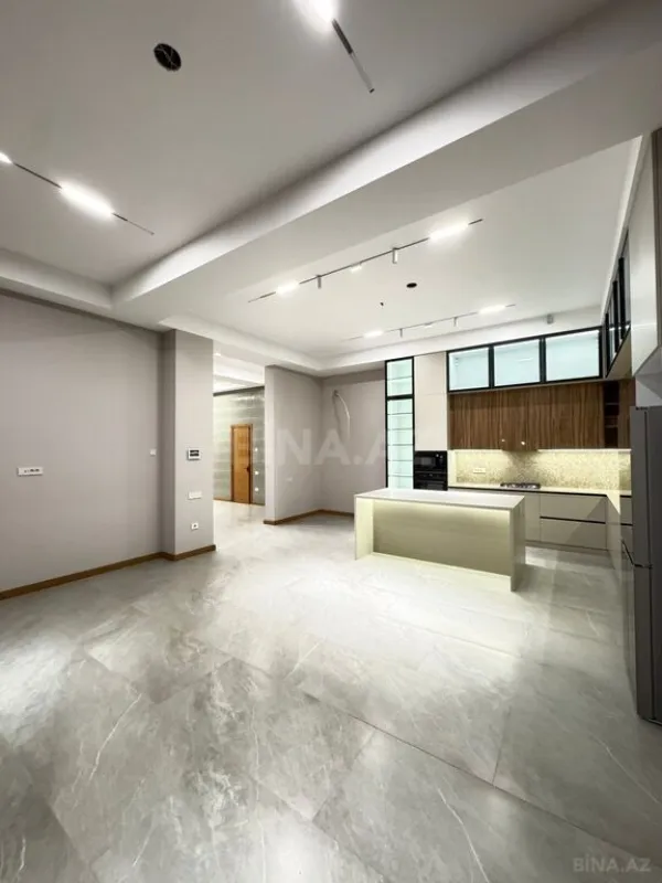 Satılır 6 otaqlı həyət evi 500 m²