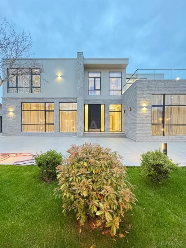 Satılır 6 otaqlı həyət evi 500 m²