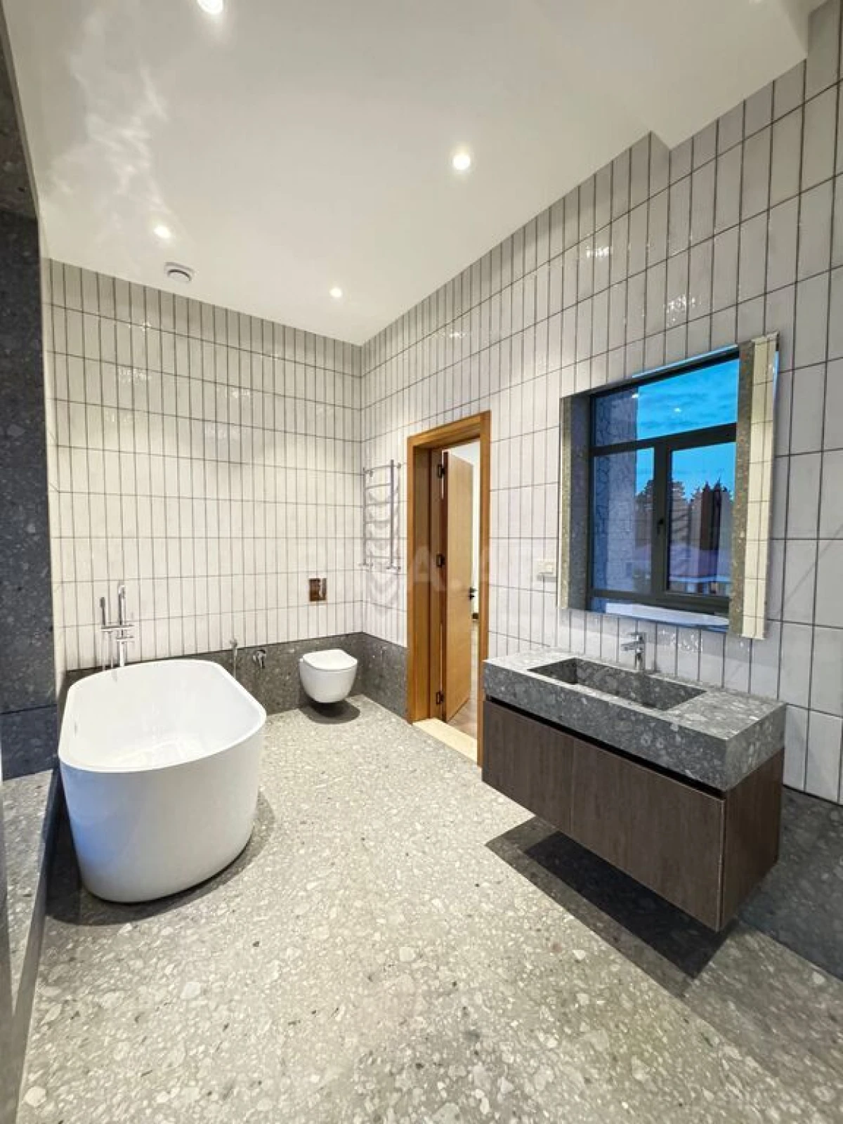 Satılır 6 otaqlı həyət evi 500 m²