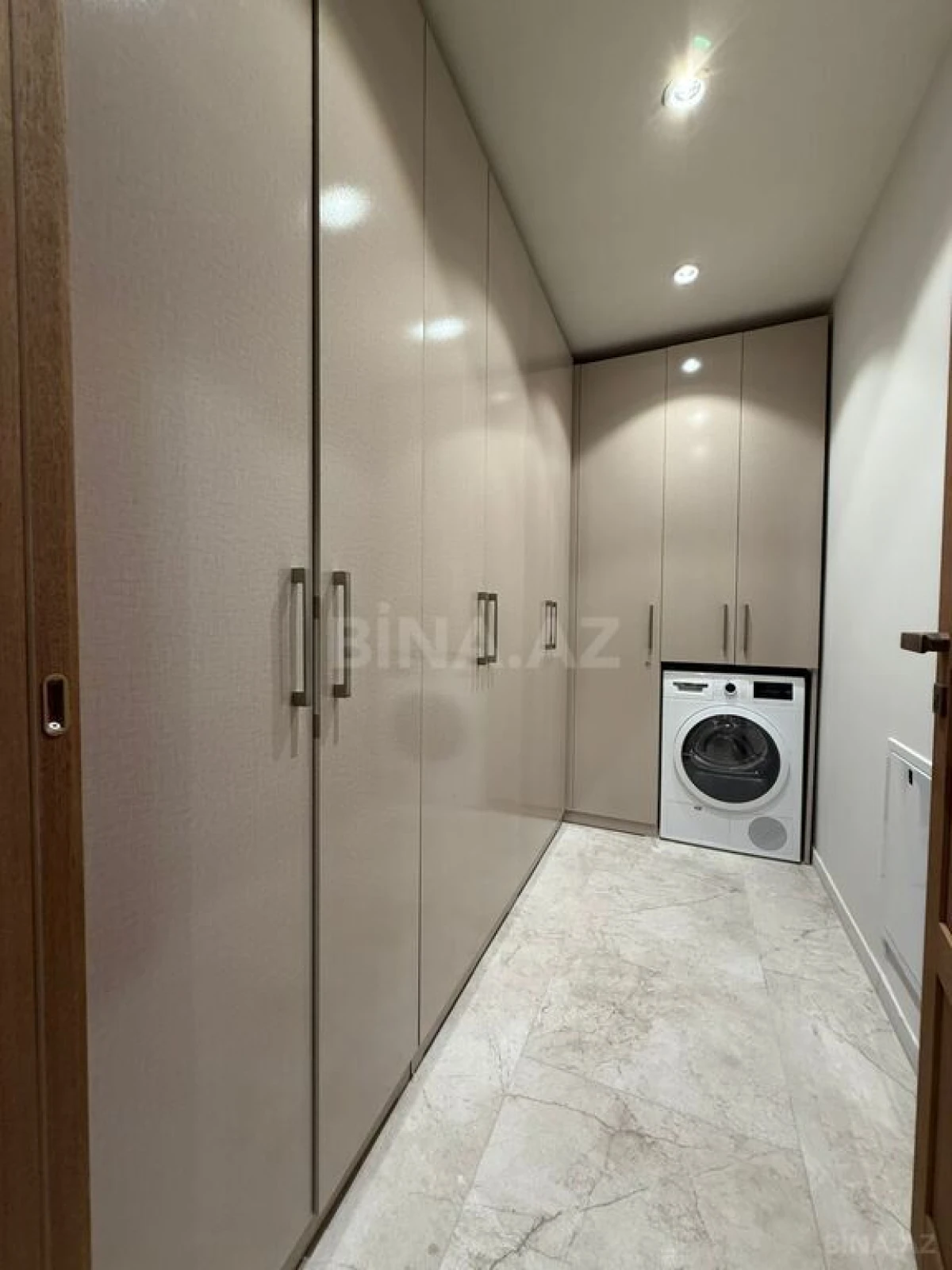 Satılır 2 otaqlı mənzil 74 m²