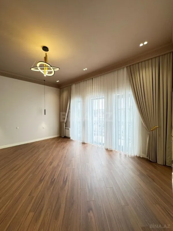 Satılır 6 otaqlı həyət evi 500 m²