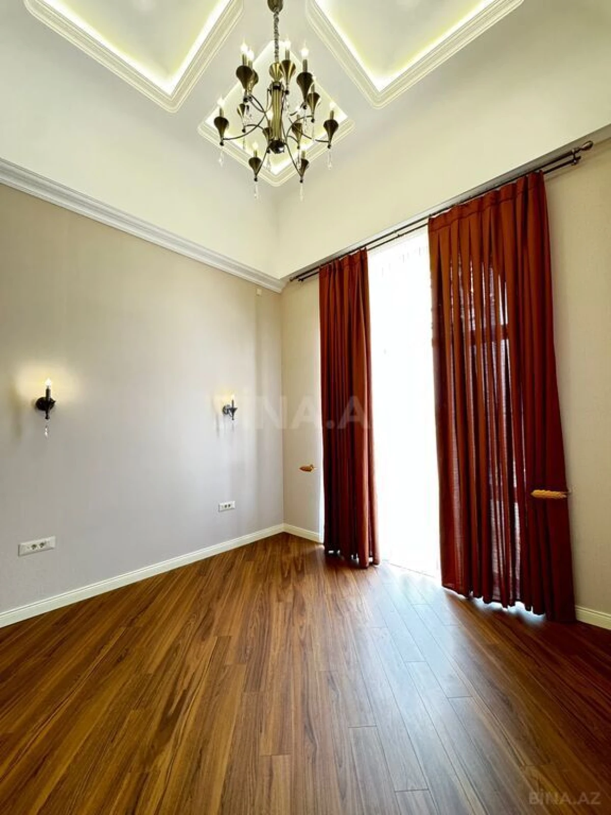 Satılır 6 otaqlı həyət evi 500 m²