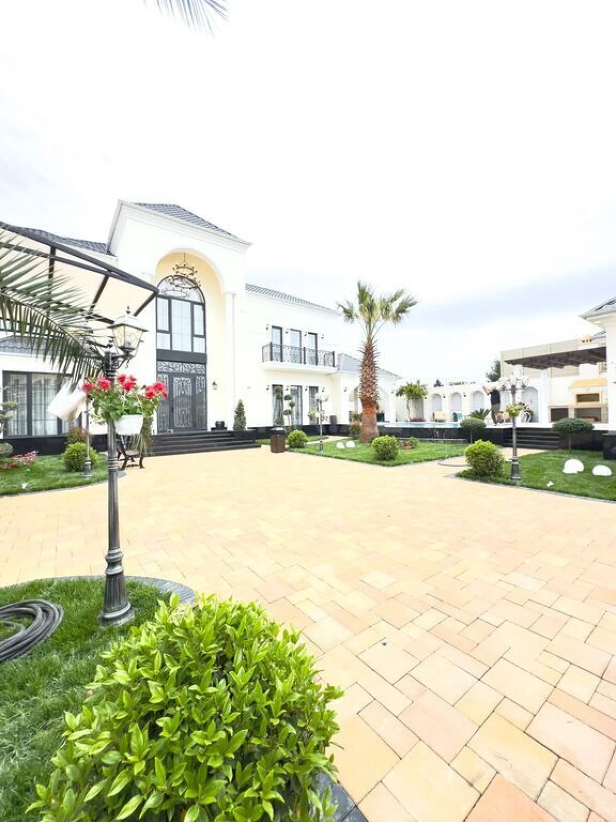 Satılır 6 otaqlı həyət evi 500 m²