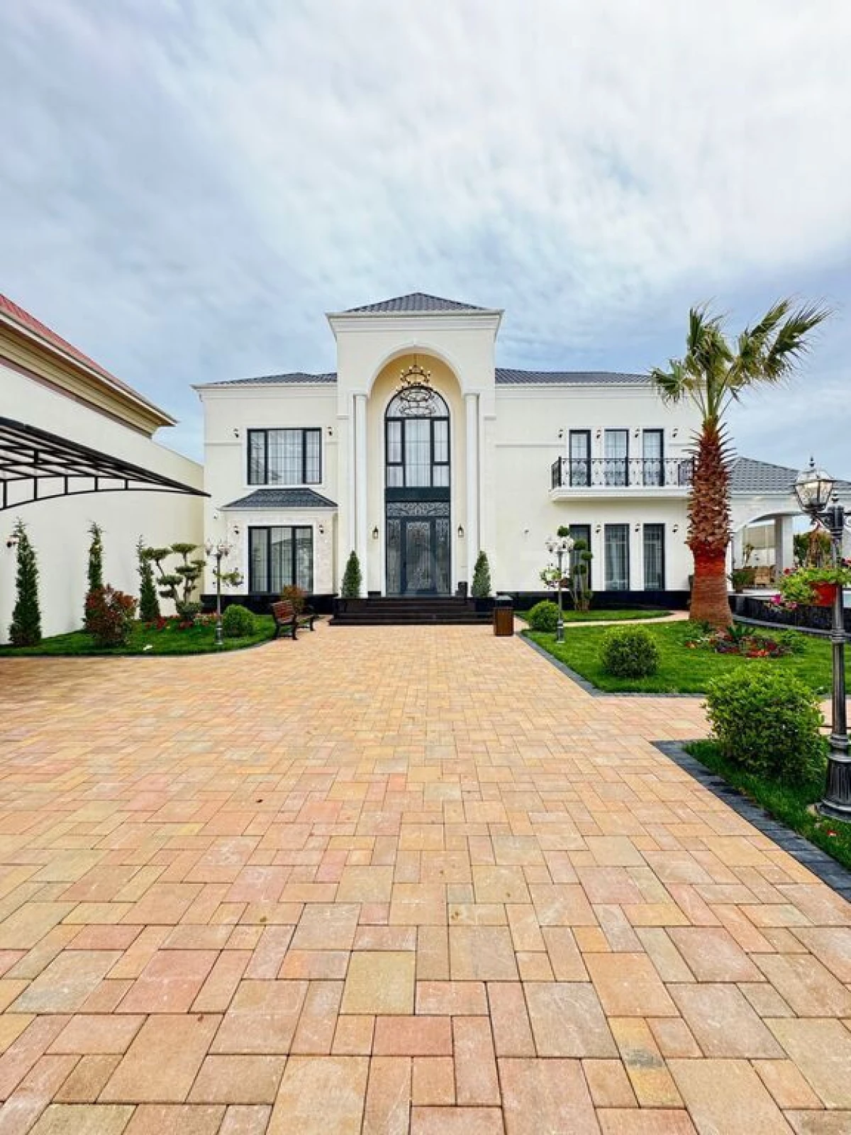 Satılır 6 otaqlı həyət evi 500 m²