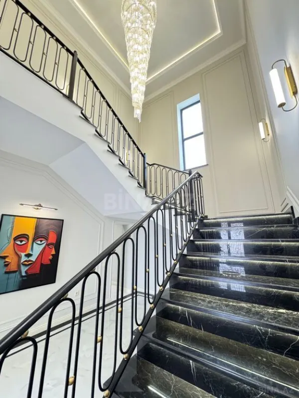 Satılır 6 otaqlı həyət evi 500 m²