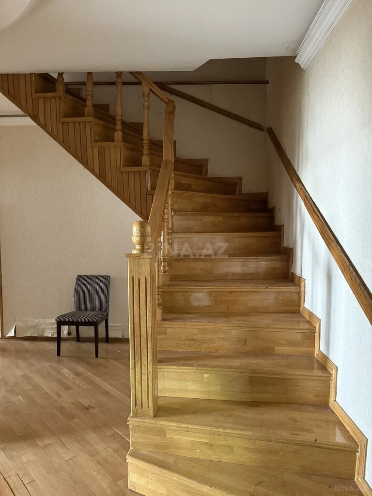 Satılır 7 otaqlı mənzil 310 m²