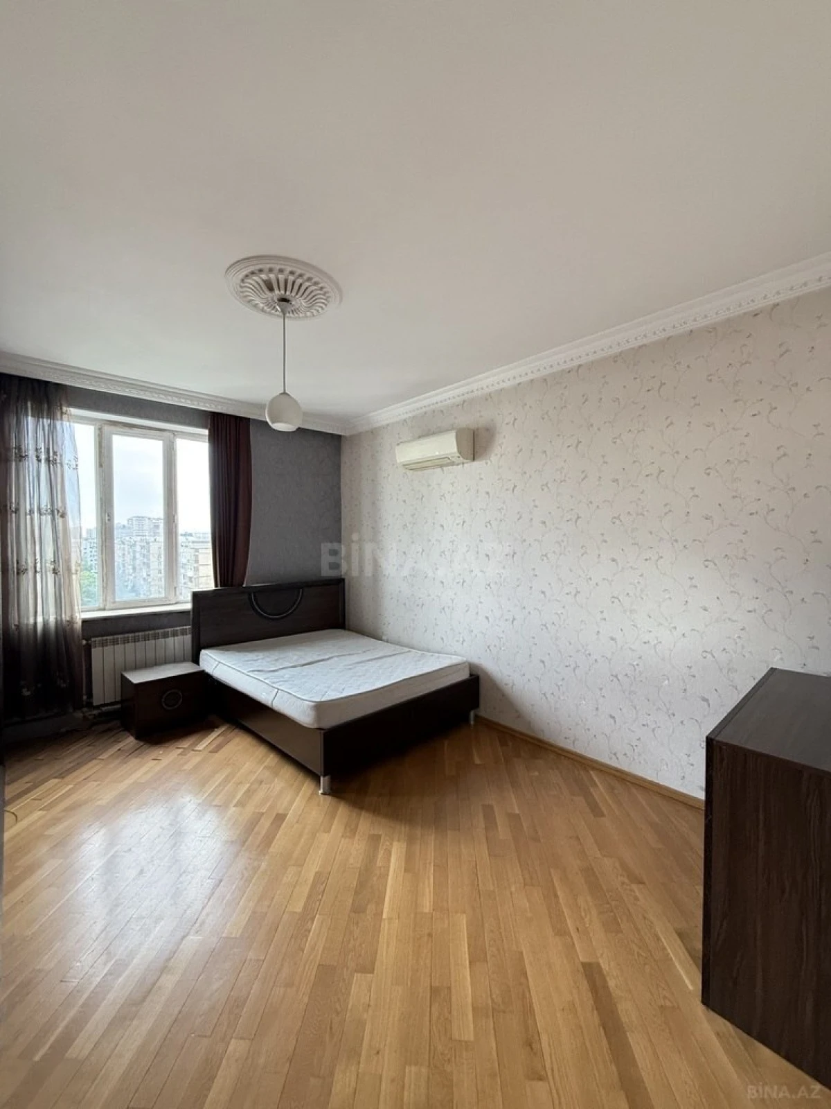 Satılır 7 otaqlı mənzil 310 m²