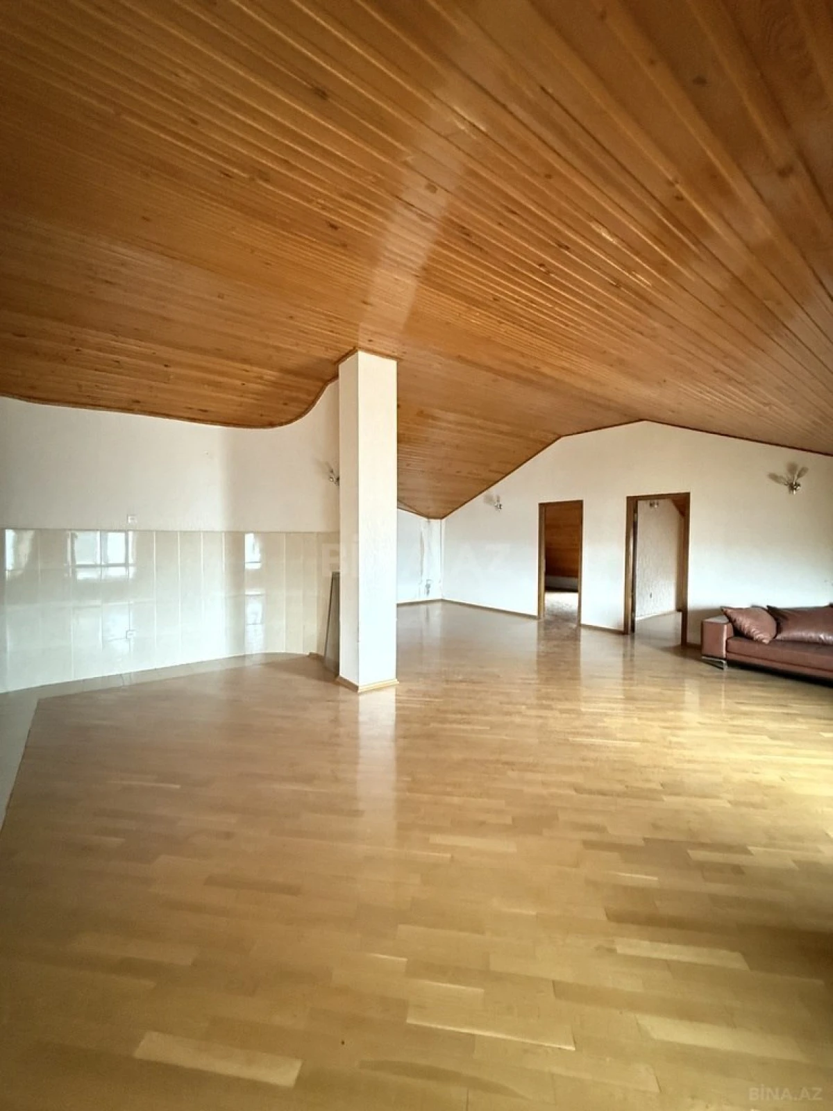 Satılır 7 otaqlı mənzil 310 m²