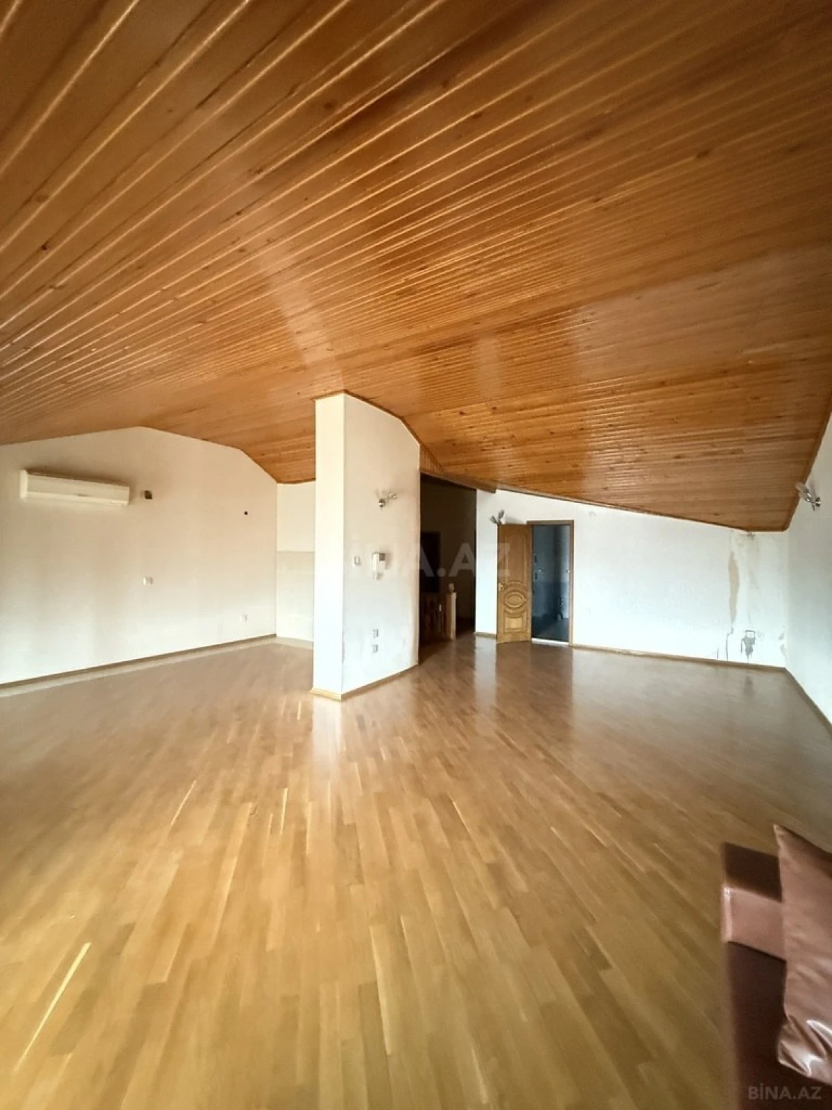 Satılır 7 otaqlı mənzil 310 m²