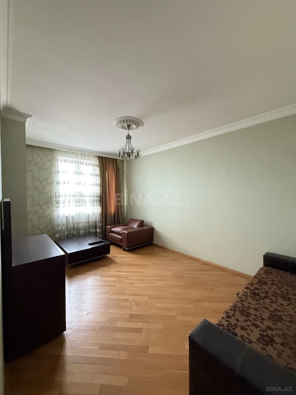 Satılır 7 otaqlı mənzil 310 m²