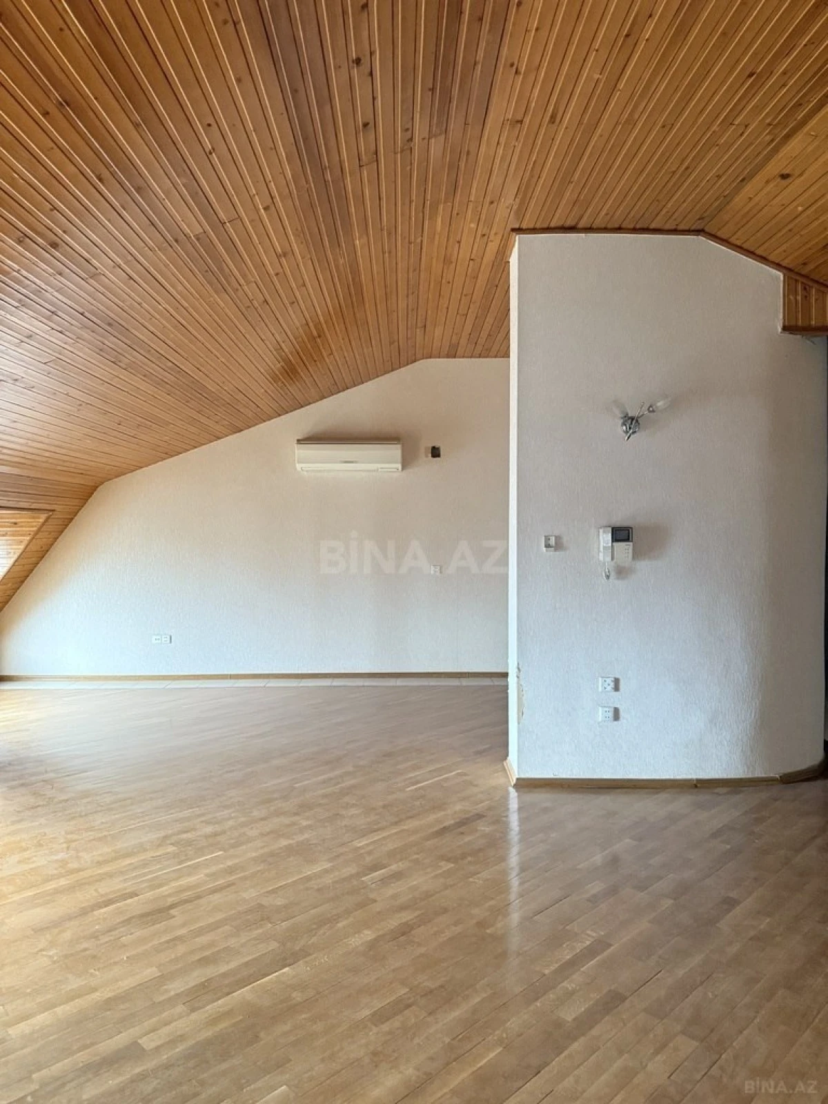 Satılır 7 otaqlı mənzil 310 m²