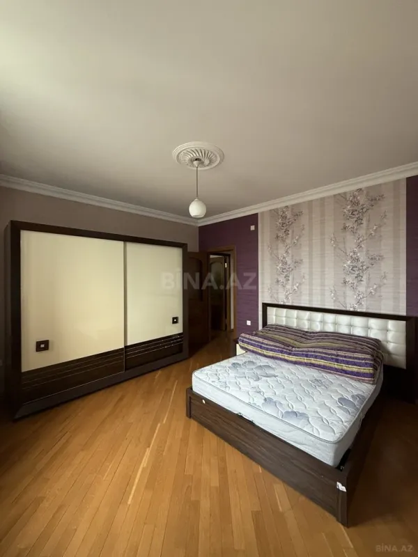 Satılır 7 otaqlı mənzil 310 m²