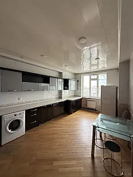 Satılır 7 otaqlı mənzil 310 m²
